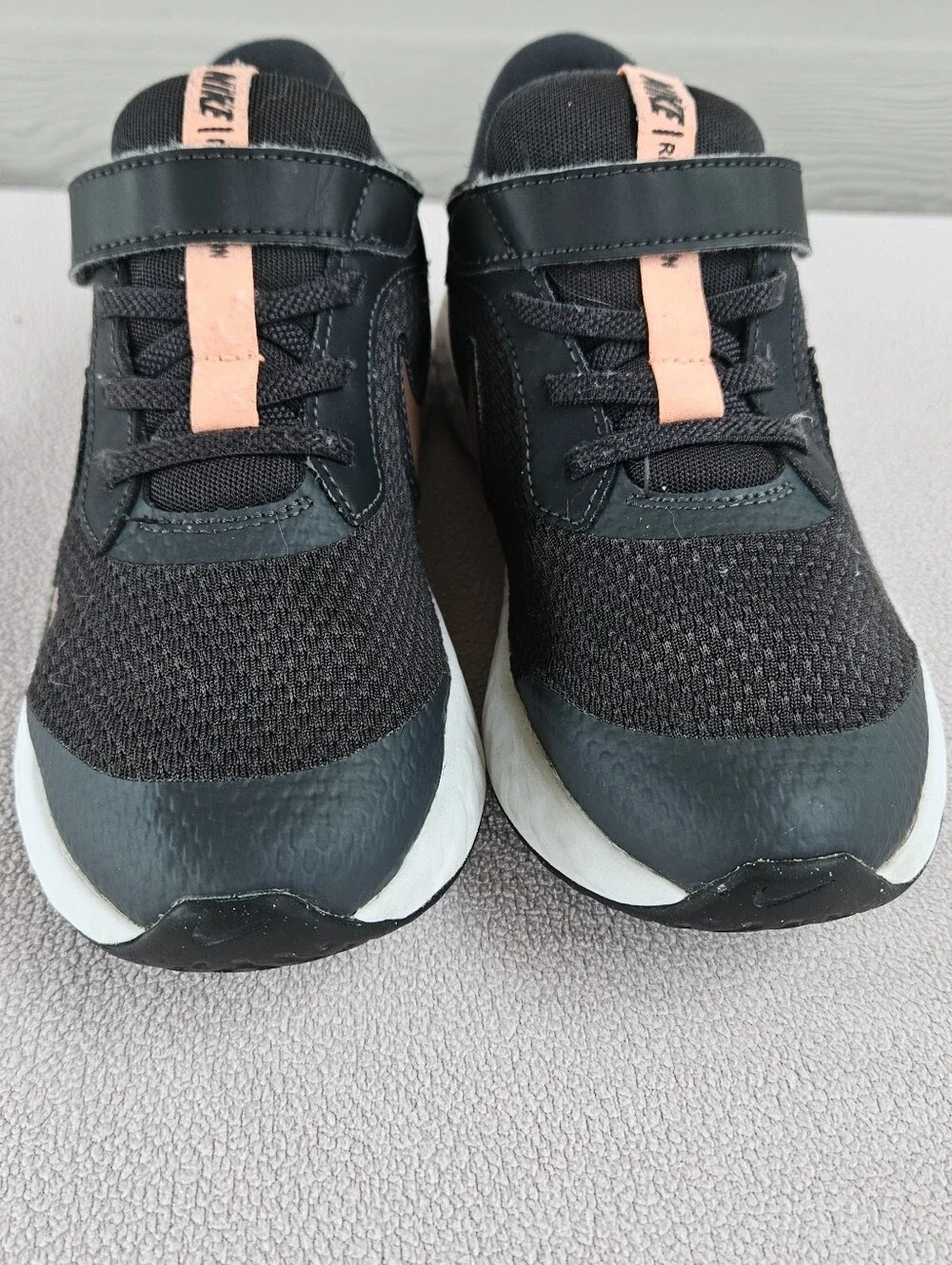 Nike Revolution 5 Hook & Loop Low Top Sneaker SZ 2Y Black Atomic Pink BQ5672-012